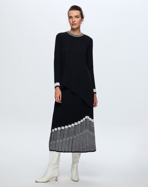 T24K-2001 Asymmetrical Patterned Pleat Skirt - 10