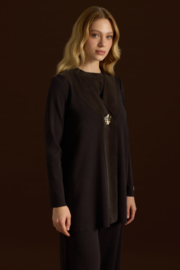 Brooch Detailed V-Neck Jacket - 2