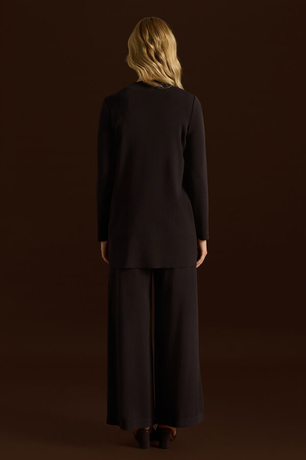 Brooch Detailed V-Neck Jacket - 4