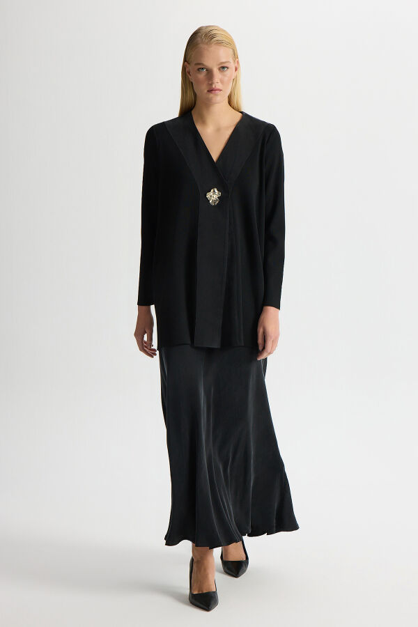 Brooch Detailed V-Neck Jacket - 5