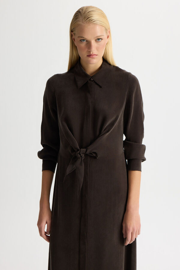 Ön Kısmı Bağlama Detaylı Cupro Elbise Kahverengi - 2