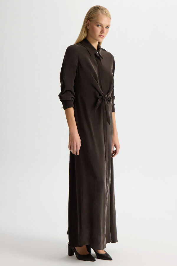 Ön Kısmı Bağlama Detaylı Cupro Elbise Kahverengi - 4