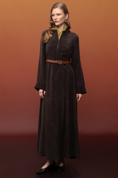 Önü Fermuarlı Hakim Yaka Cupro Elbise Kahverengi 