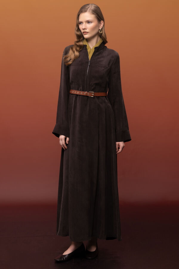 Önü Fermuarlı Hakim Yaka Cupro Elbise Kahverengi - 1