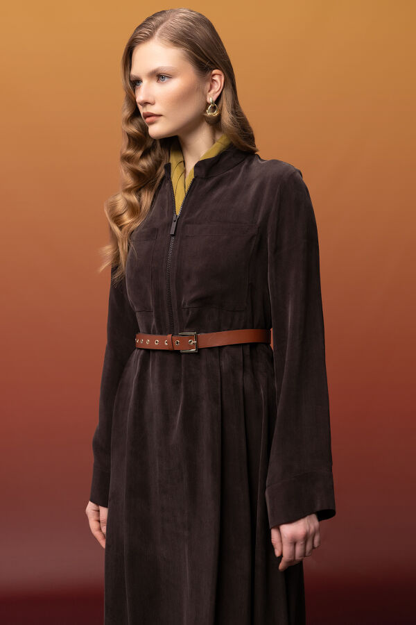 Önü Fermuarlı Hakim Yaka Cupro Elbise Kahverengi - 2