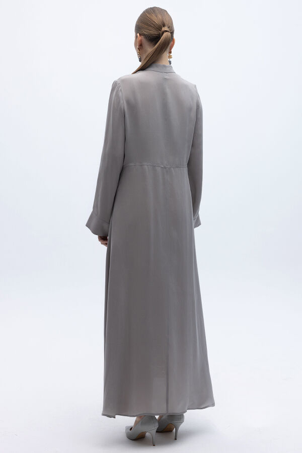 Önü Fermuarlı Hakim Yaka Cupro Elbise Gri - 6