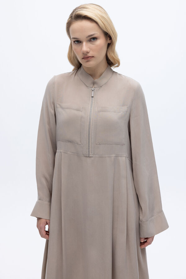 Önü Fermuarlı Hakim Yaka Cupro Elbise Stone - 3