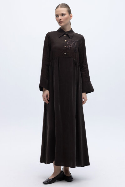 Önü Pul Nakışlı Uzun Elbise Kahverengi 