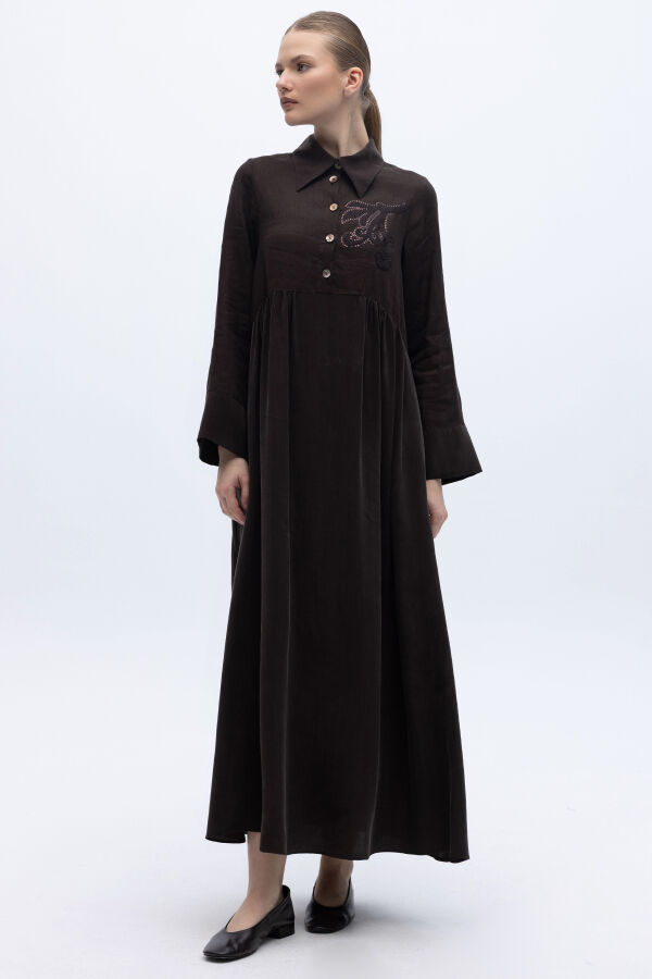 Önü Pul Nakışlı Uzun Elbise Kahverengi - 2