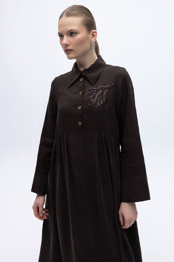 Önü Pul Nakışlı Uzun Elbise Kahverengi - 5