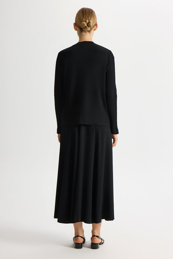 Plain Color Knitwear Skirt with Knitting Technique - 3