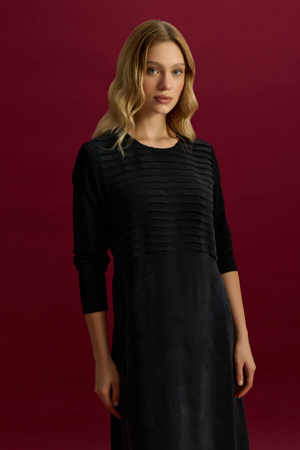 Plise Detaylı Düz Renk Cupro Elbise Siyah - 4