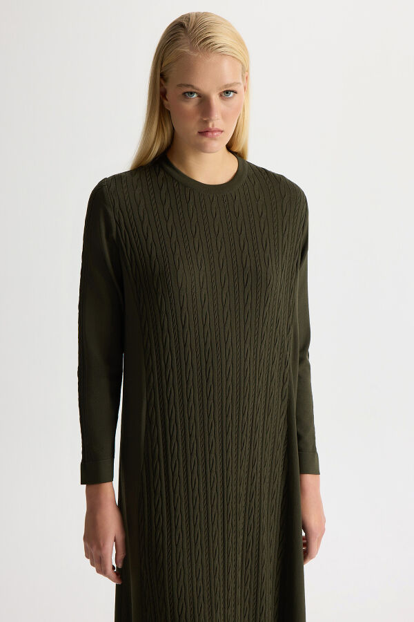 Plain Color Dress with Braided Hair - 3