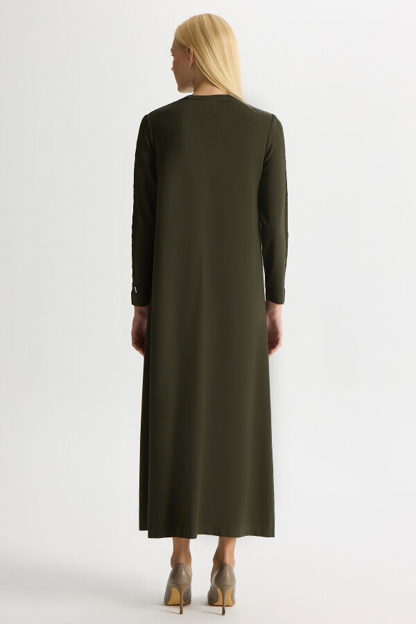 Plain Color Dress with Braided Hair - 4