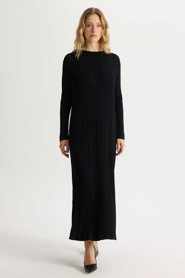 Plain Color Dress with Braided Hair - 3