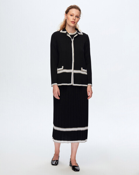 Ucu Çizgili Siyah Etek 