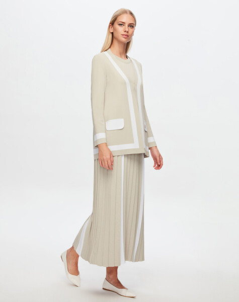T24Y-2009 Skirt with White Stripe on the Front - 12