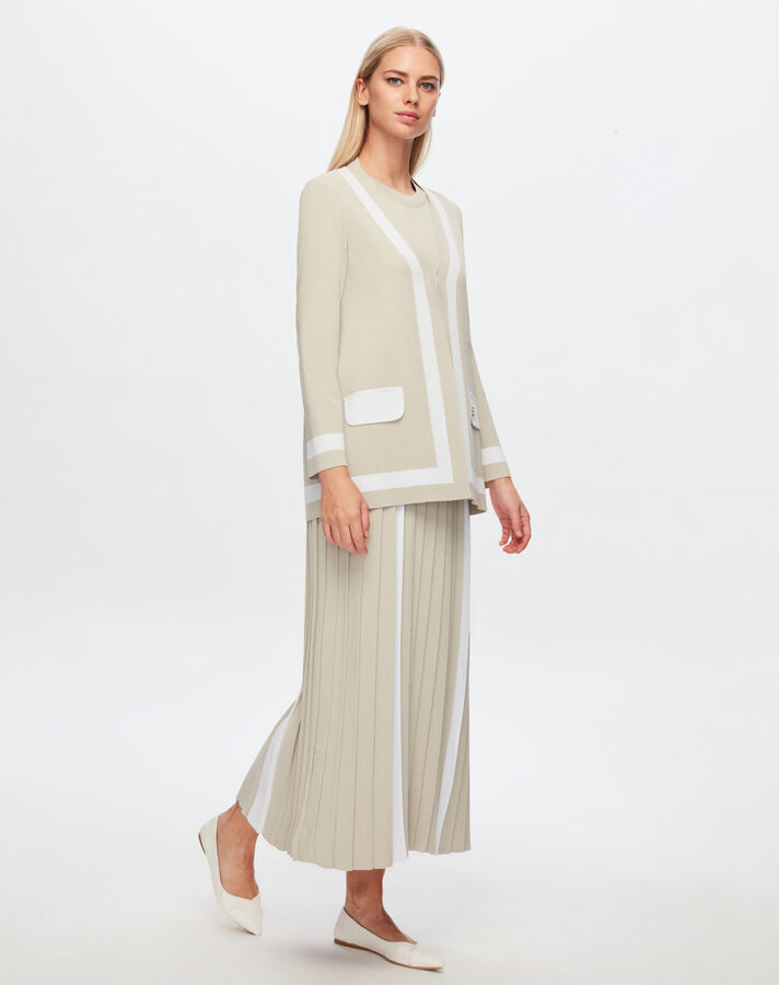 T24Y-2009 Skirt with White Stripe on the Front - 12