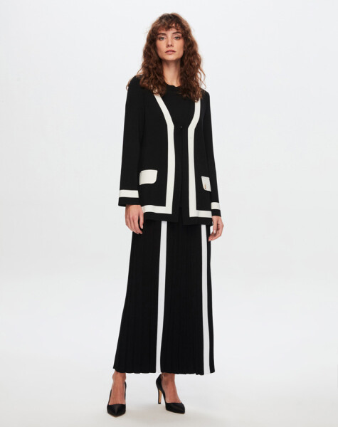 T24Y-2009 Skirt with White Stripe on the Front - 14