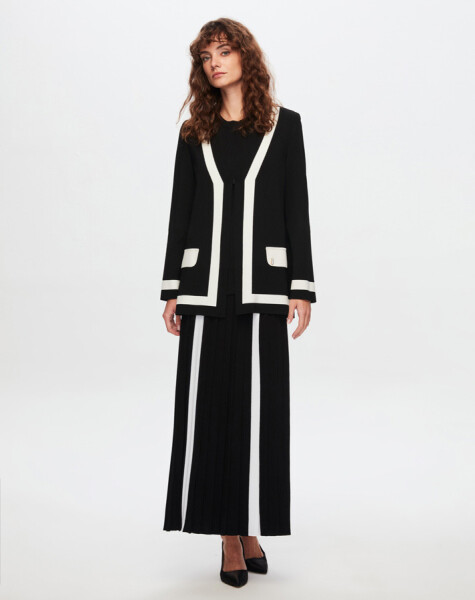 T24Y-2009 Skirt with White Stripe on the Front - 15