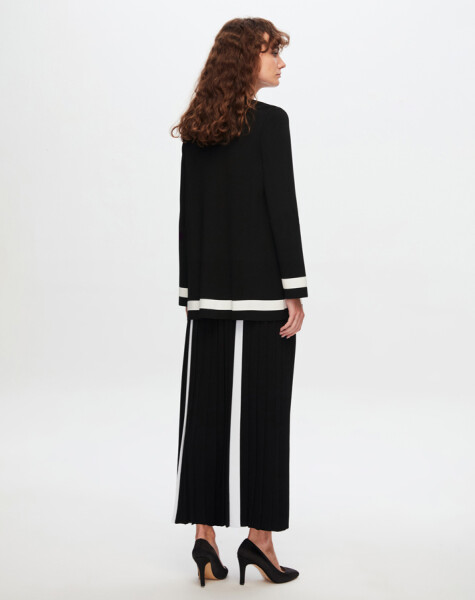 T24Y-2009 Skirt with White Stripe on the Front - 16