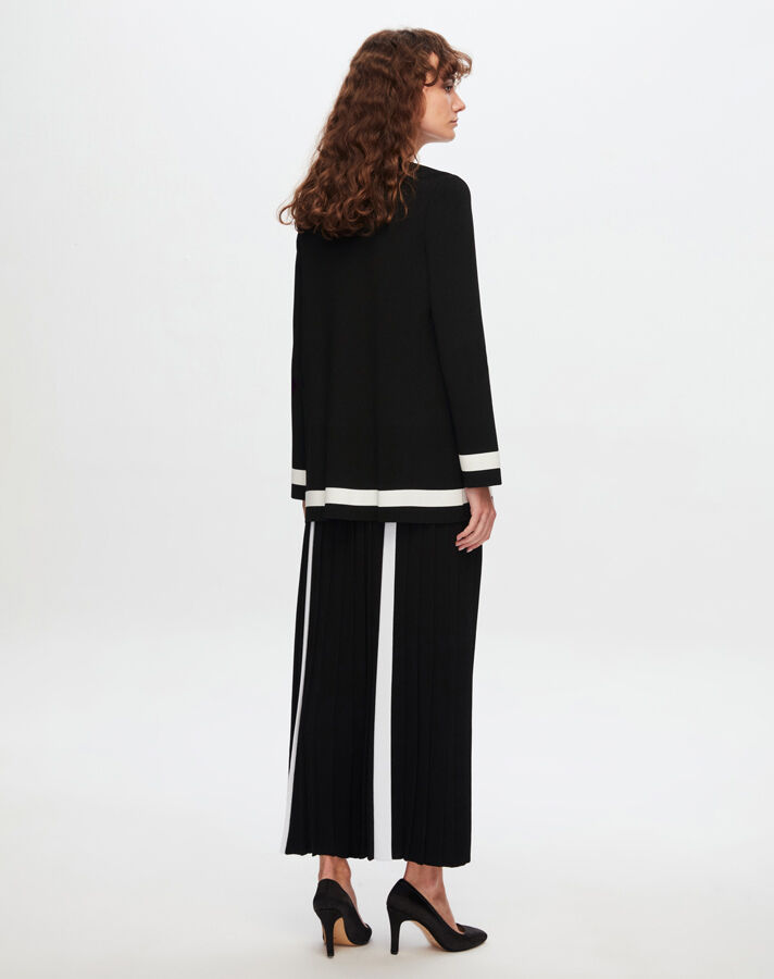 T24Y-2009 Skirt with White Stripe on the Front - 16
