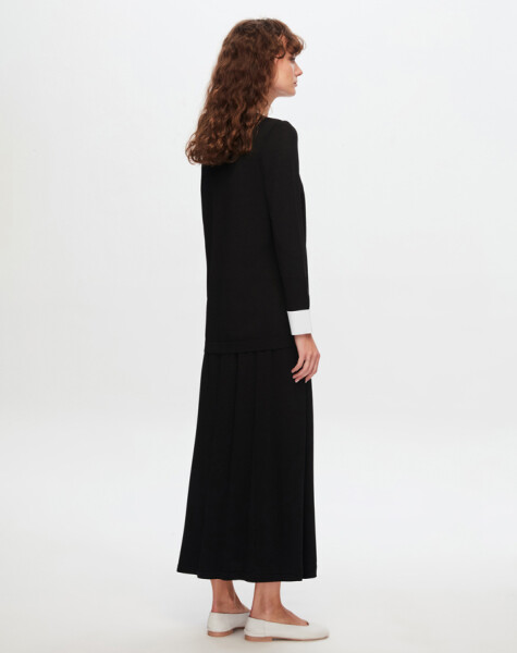 T24Y-6017 Tunic with Bag Detail on Collar and Wrist - 3