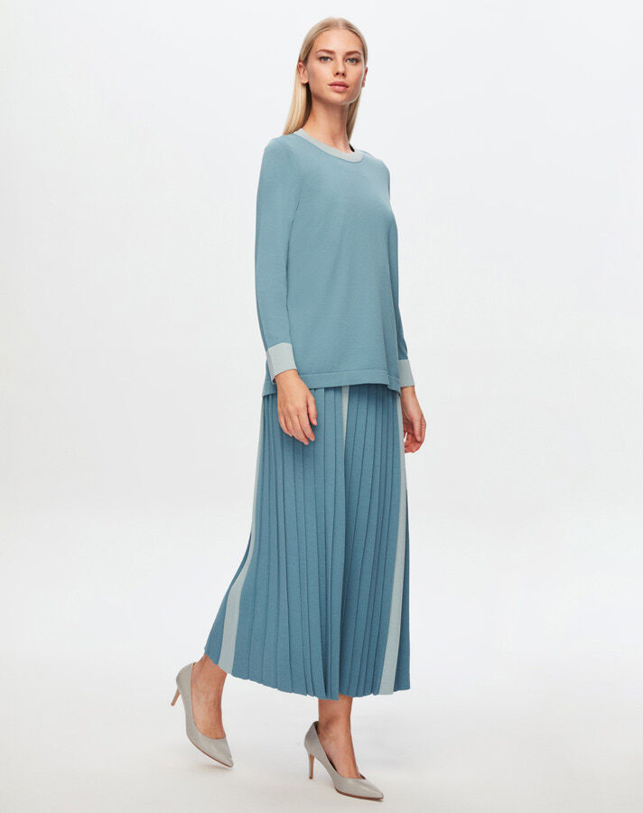 T24Y-6017 Tunic with Bag Detail on Collar and Wrist - 4