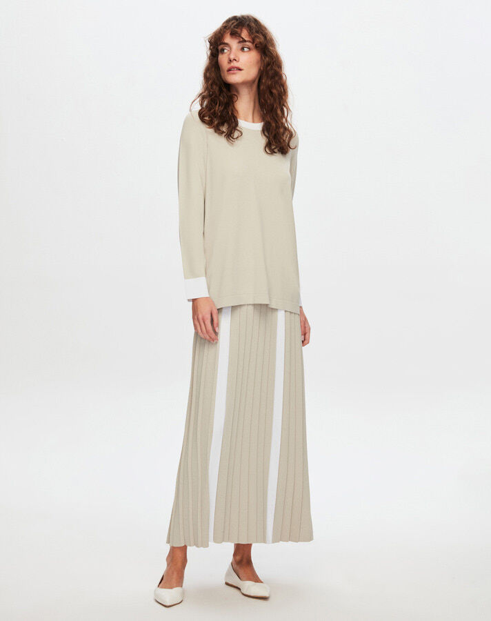 T24Y-6017 Tunic with Bag Detail on Collar and Wrist - 7