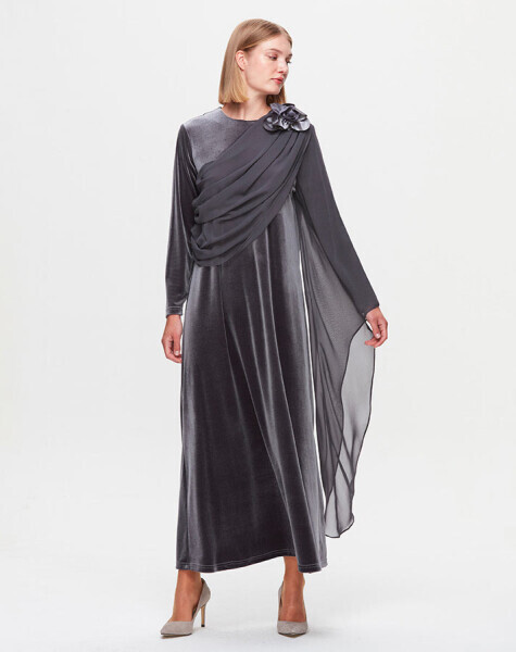 T25K-4013 Tül Detaylı Kadife Şık Gri Elbise 