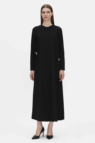 Aksesur Detaylı Kumaş Siyah Elbise - 1