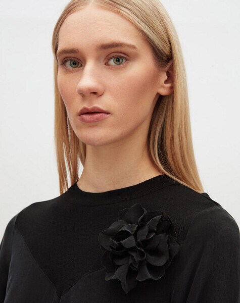 Bisiklet Yakalı Çiçek Broşlu Cupro Siyah Elbise - 3