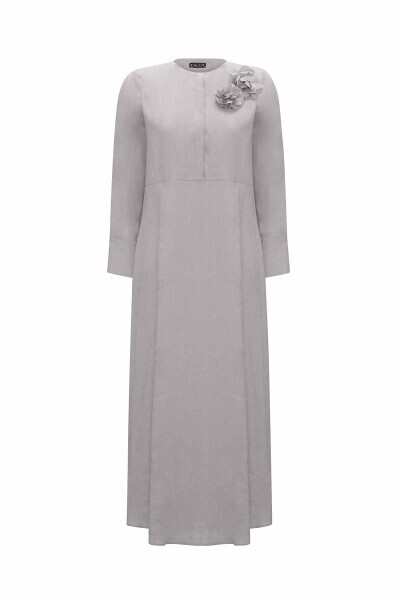 Çiçek Broş Detaylı Düz Renk Keten Gri Elbise 