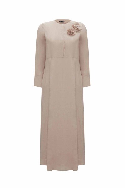 Çiçek Broş Detaylı Düz Renk Keten Taş Rengi Elbise 
