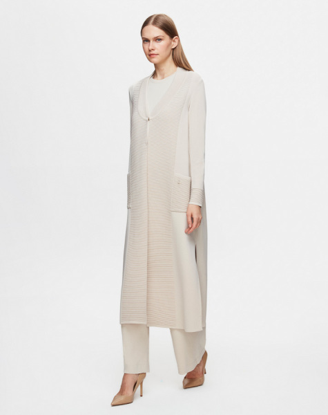 Bekletme Detaylı V Yakalı Uzun Kum Rengi Hırka - 3