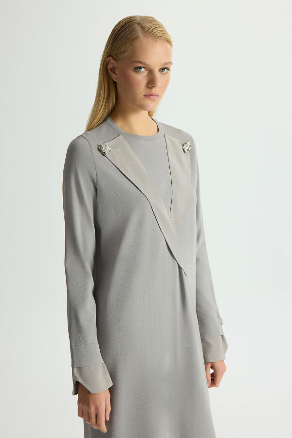 Knit Dress with Collar and Wrist Details - 2