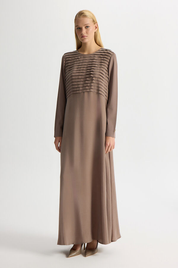 Plise Detaylı Düz Renk Cupro Elbise Kahverengi Pudra - 1
