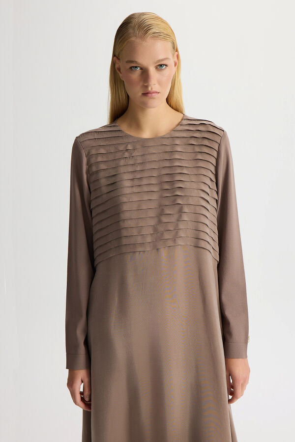 Plise Detaylı Düz Renk Cupro Elbise Kahverengi Pudra - 3