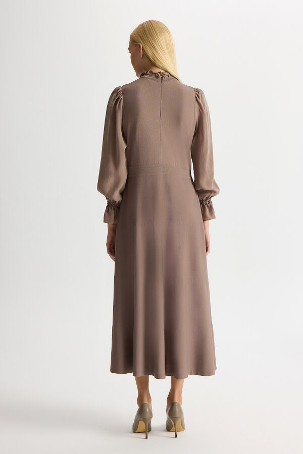 Cupro knit dress with sleeves - 5