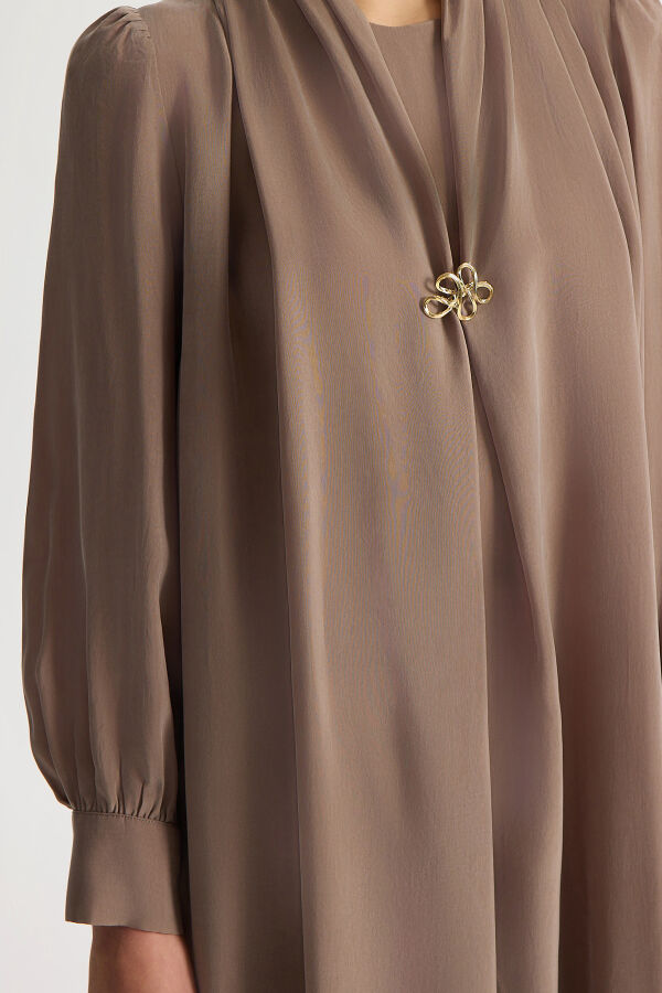 Brooch-Detailed Cupro Dress - 4
