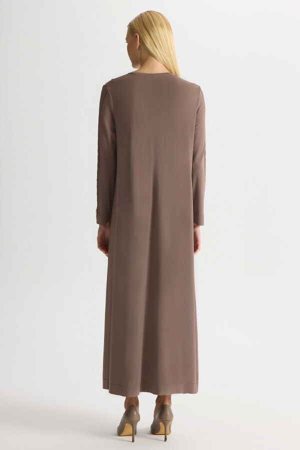 Plain Color Dress with Braided Hair - 4