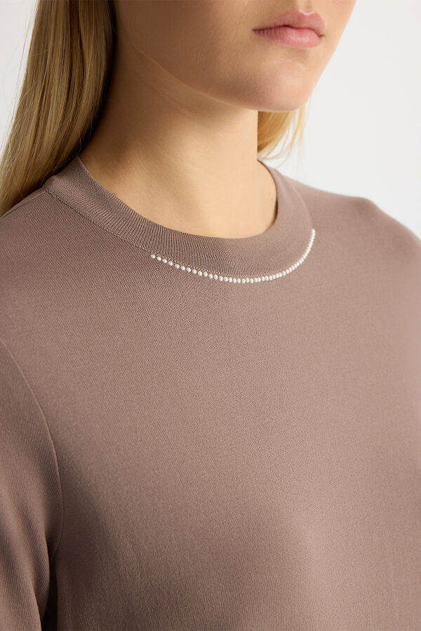 Yakası İnci Detaylı Uzun Triko Tunik Kahverengi Pudra - 3