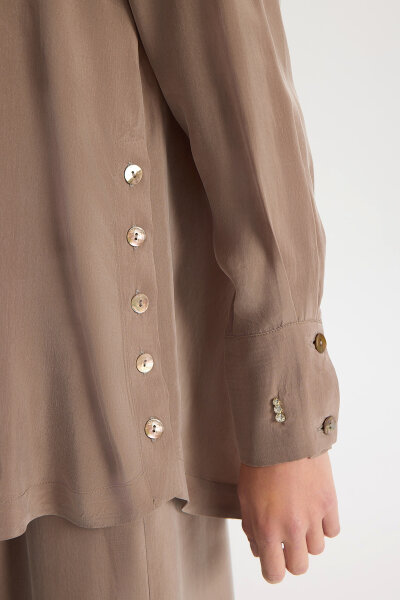 Yanları Düğmeli Gömlek Yaka Cupro Tunik Kahverengi Pudra - 4