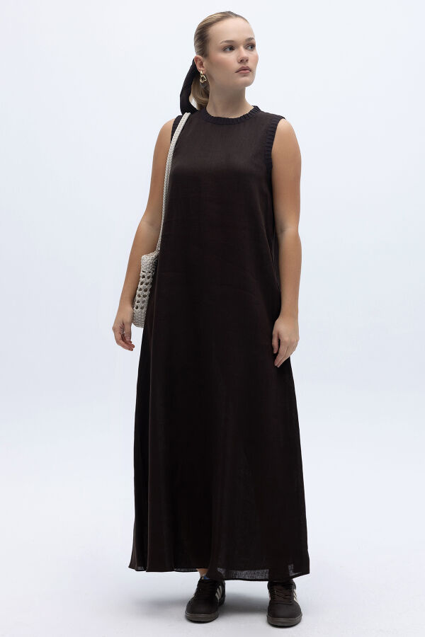 Triko Bantlı Kolsuz Keten Elbise Kahverengi - 1