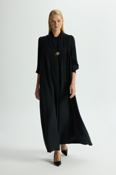 Yaka Detaylı Broşlu Cupro Elbise Siyah - 2