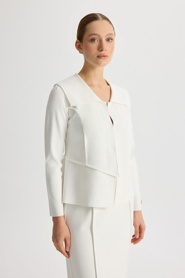 Stylish Knitwear Jacket with Collar Detail - 1