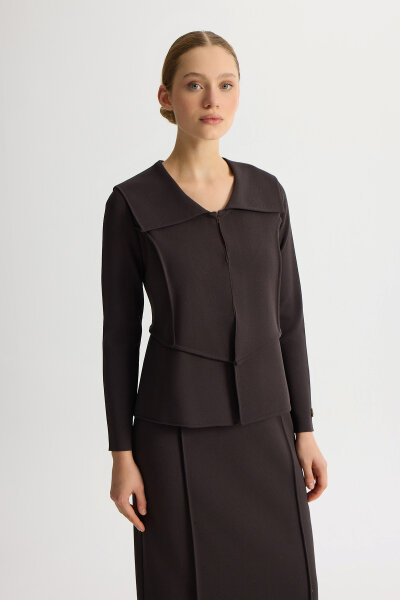 Stylish Knitwear Jacket with Collar Detail 