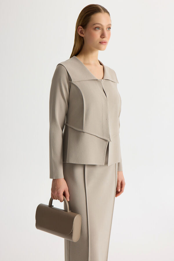 Stylish Knitwear Jacket with Collar Detail - 1