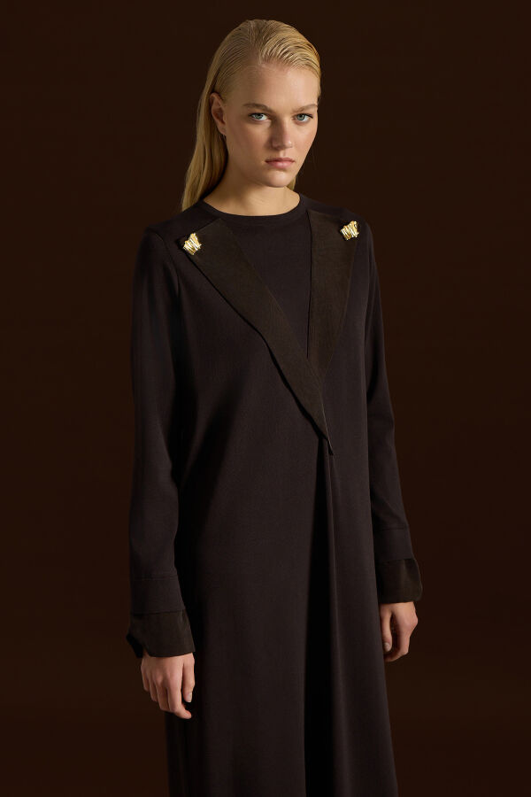 Knit Dress with Collar and Wrist Details - 2