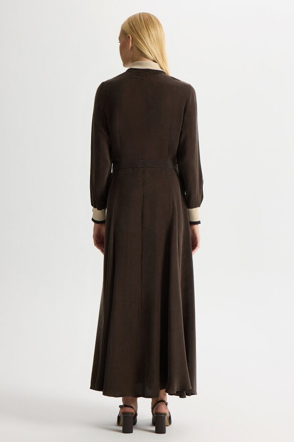 Yakası ve Bilekleri Triko Cupro Elbise Kahverengi - 4
